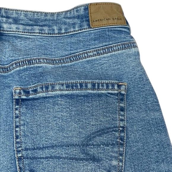 American Eagle (30x27) Strigid Distressed High Rise Mom Jeans - Women’s 10 - Picture 9 of 13